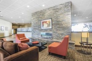 A seating area at Quality Hotel & Conference Centre