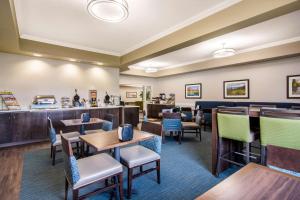 A restaurant or other place to eat at Comfort Inn & Suites Red Deer