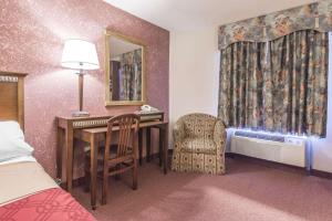 Postel nebo postele na pokoji v ubytování Econo Lodge
