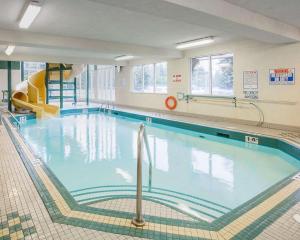 a large swimming pool in a building at Comfort Inn & Suites University in Calgary