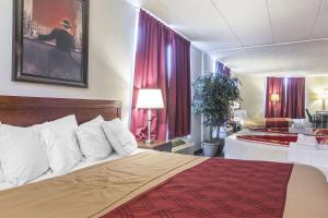 Postel nebo postele na pokoji v ubytování Econo Lodge
