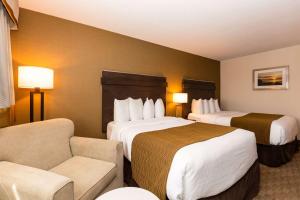 Postel nebo postele na pokoji v ubytování Quality Inn & Suites