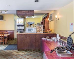 Kuchyň nebo kuchyňský kout v ubytování Econo Lodge Downtown + 20 fotografií