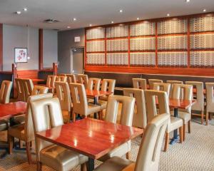 Restoran ili drugo mesto za obedovanje u objektu Quality Inn & Suites Winnipeg