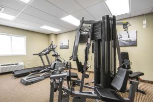 The fitness center and/or fitness facilities at Quality Inn & Suites Thompson