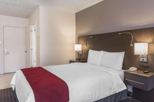 Postel nebo postele na pokoji v ubytování Hôtel Le Principal