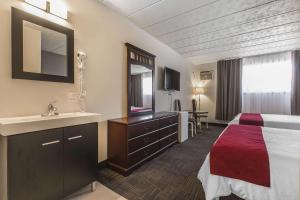 Postel nebo postele na pokoji v ubytování Hôtel Le Principal