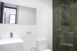 Koupelna v ubytování Amplia casa con piscina cerca playa