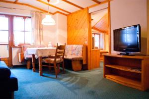 TV in/ali zabaviščno središče v nastanitvi Hotel-Gasthof "Zur Mühle"