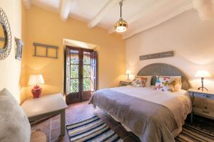 a bedroom with a bed and a window at Casa La Parra in Capileira
