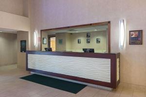 a lobby with a reception desk in a hospital at Quality Suites in Lansing