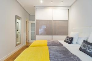 Łóżko lub łóżka w pokoju w obiekcie Sausalito - Iberorent Apartments