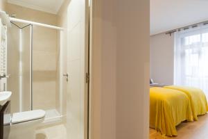 A bathroom at Sausalito - Iberorent Apartments Még 25 kép