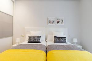 Łóżko lub łóżka w pokoju w obiekcie Sausalito - Iberorent Apartments