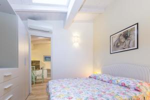 A bed or beds in a room at Appartamenti Lungomare Seafront - Goelba