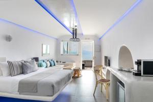 Ένα ή περισσότερα κρεβάτια σε δωμάτιο στο Secret Legend Suites
