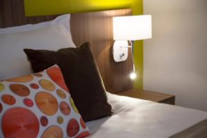 Postel nebo postele na pokoji v ubytování Logis Hôtel Chaptal, Amboise