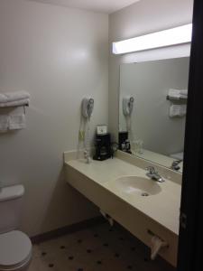 A bathroom at Americas Best Value Inn & Suites-Spring Valley