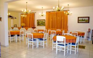 Ресторант или друго място за хранене в Natasa Hotel