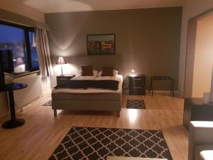 Postel nebo postele na pokoji v ubytování Vardø Hotel