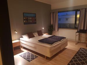 Postel nebo postele na pokoji v ubytování Vardø Hotel