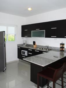 A cozinha ou cozinha compacta de Piscadera Harbour Village