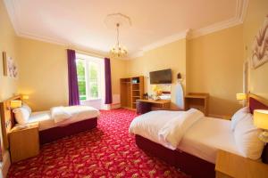 Postel nebo postele na pokoji v ubytování Edgerton Hotel