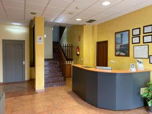 The lobby or reception area at Hostal Monasterio de Rueda