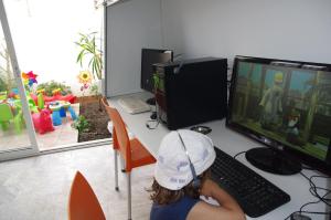 Télévision ou salle de divertissement dans l'établissement Klery Studios
