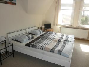 Un pat sau paturi într-o cameră la Gästehaus Mea Vota