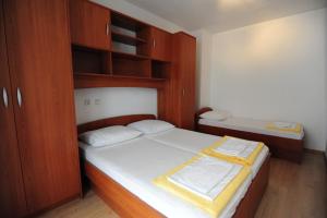 Postel nebo postele na pokoji v ubytování Apartments Knežević