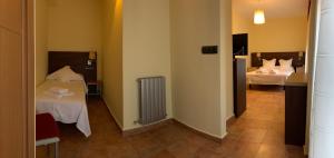 Postel nebo postele na pokoji v ubytování Hostal Monasterio de Rueda