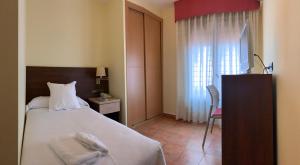 Postel nebo postele na pokoji v ubytování Hostal Monasterio de Rueda