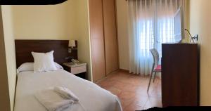 Postel nebo postele na pokoji v ubytování Hostal Monasterio de Rueda