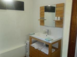 a bathroom with a sink and a mirror at Chambres d'Hôtes La Ferme du Bout de la Ville in Criquebeuf-en-Caux