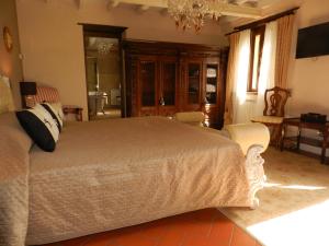 A bed or beds in a room at Villa Bertagni