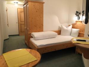 Una cama o camas en una habitación de Mutmanör