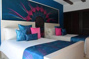 Gulta vai gultas numurā naktsmītnē Hotel & Spa Doña Urraca San Miguel De Allende