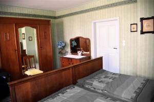Postel nebo postele na pokoji v ubytování Landhof Liebsch, mit Pool und Sauna