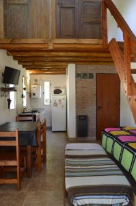 a room with a kitchen and a dining room at Rancho Pampa in Villa Ciudad Parque