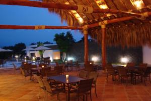 A restaurant or other place to eat at La Masia Hotel Boutique