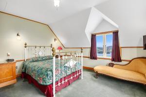 Lova arba lovos apgyvendinimo įstaigoje Larnach Lodge & Stable Stay