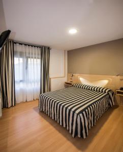 Cama o camas de una habitación en Hotel Puerta de la Santa