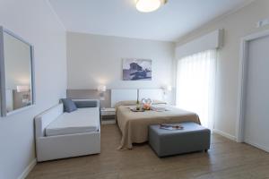 Postel nebo postele na pokoji v ubytování Hotel Costazzurra Museum & Spa