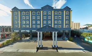 a large building with a gazebo in front of it at Fulidun Hotel Kenting in Hengchun