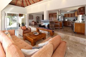 a living room with a couch and a table at Villas Piedra Blanca in Sayulita