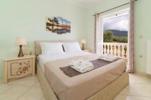 a bedroom with a bed and a large window at Madalena's Apartment in Razáta