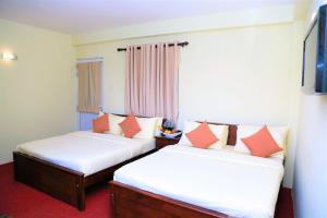 Katil atau katil-katil dalam bilik di Lourdes Hotel