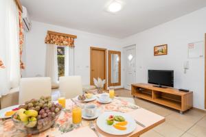 a living room with a table with fruit on it at Villas Rab Palit in Rab