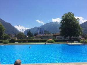 Bazén v ubytování Hotel Derby Interlaken - self check-in nebo v jeho okolí